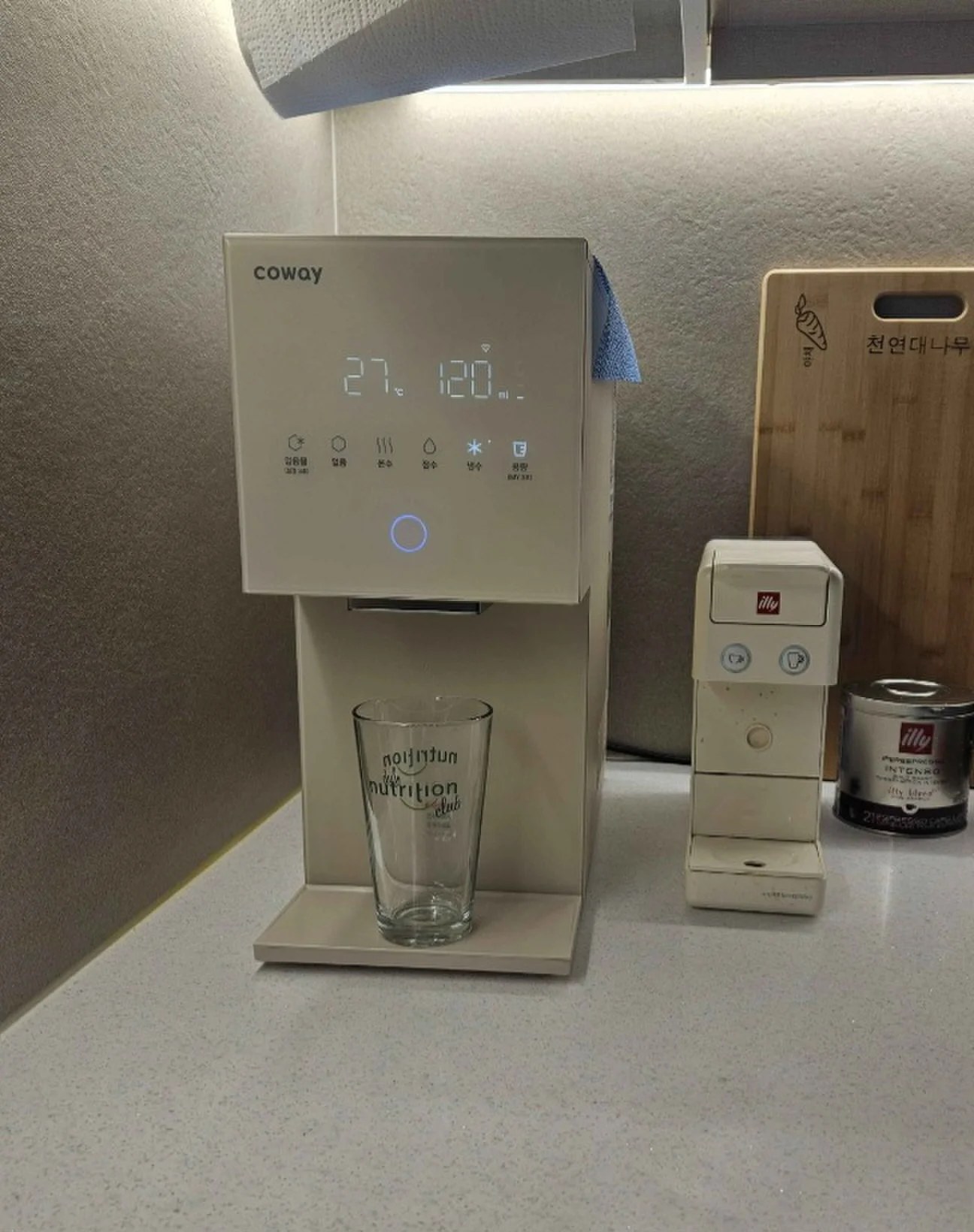 한남 상판형 정수기 설치 조리대 위, 커피머신 옆