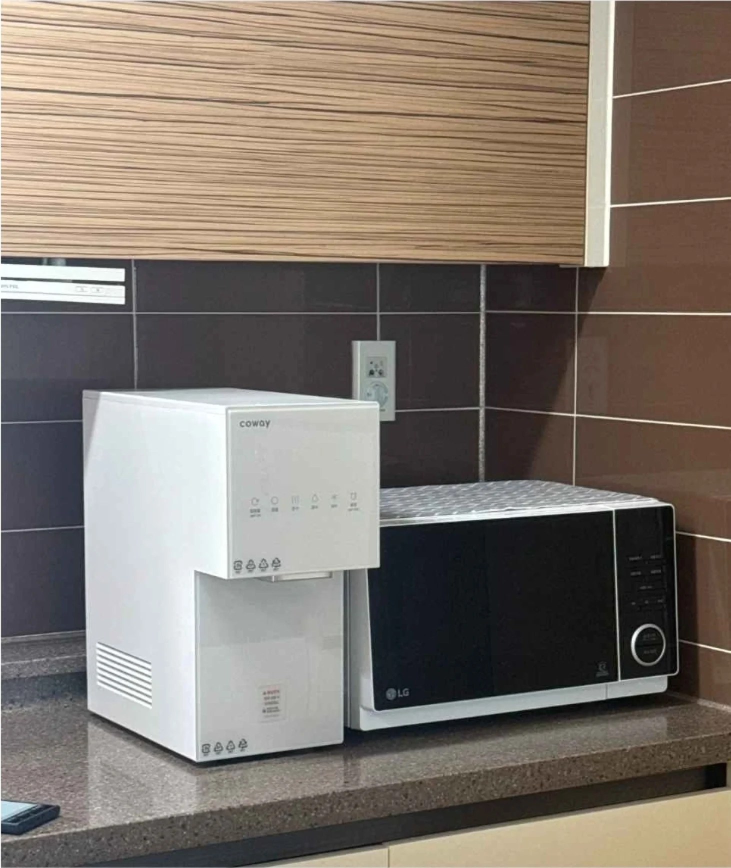 잠실 빌트인정수기설치 조리대 위(커피머신 옆)